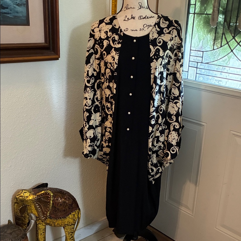 Elegant Black and White Long Sleeve Dress